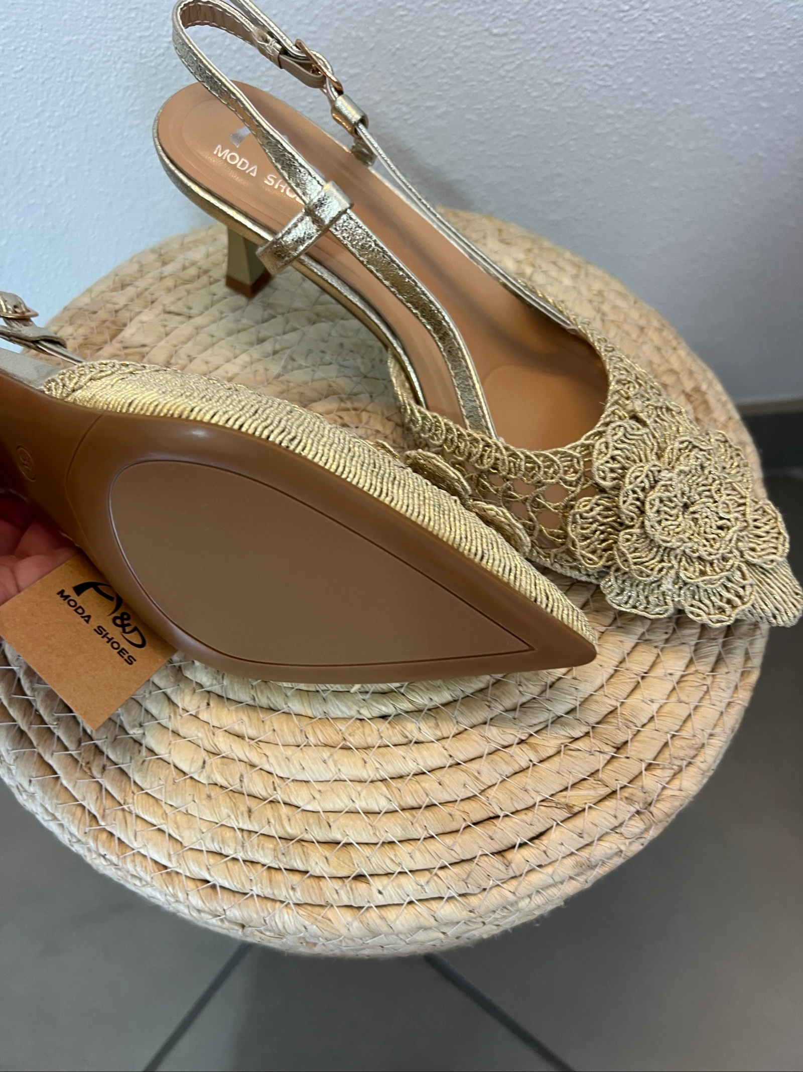 💛 Sapatos de salto dourados com renda floral – Tamanho 38 💛 – photo 4